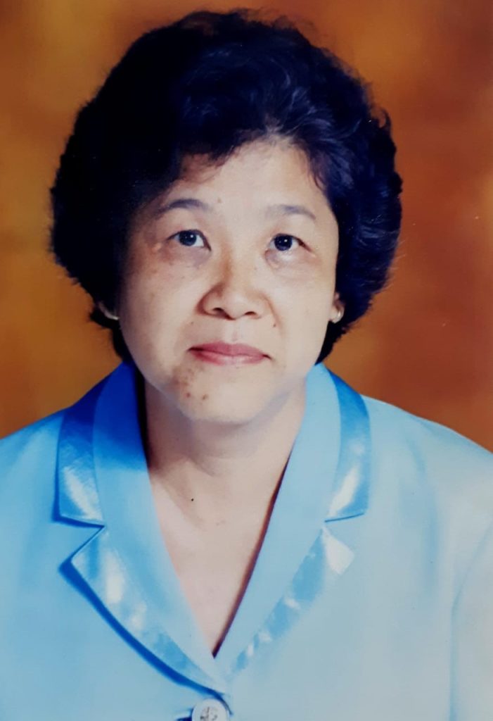 Tapi setelah saya meditasi hari keempat saya mersakan senang sekali dan sangat – sangat happy, mulai dari hari itu saya merasa lebih banyak tersenyum dan tidak emosi lagi, saya dapat mengendalikan emosi saya.